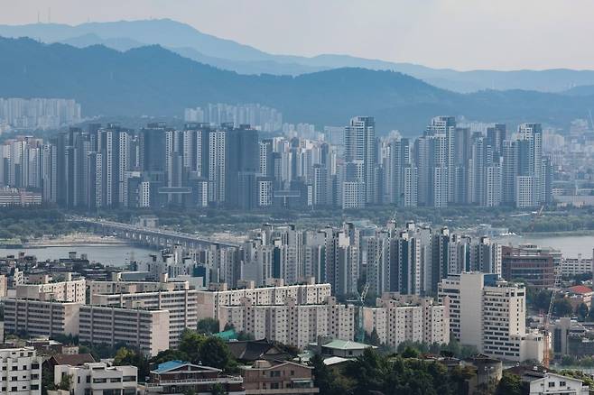 서울 남산에서 바라본 서초구 일대 아파트.  사진=연합뉴스