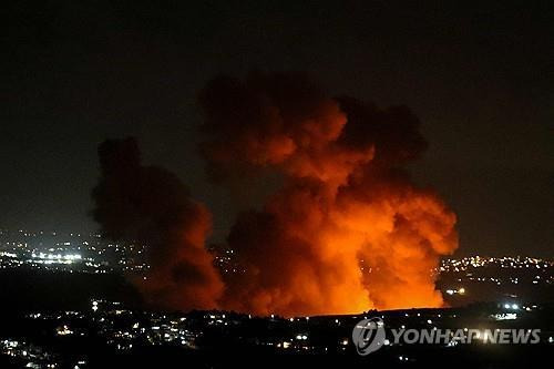 이스라엘의 공습으로 레바논 남부 지역에 연기가 피어오르고 있다./ AFP=연합뉴스