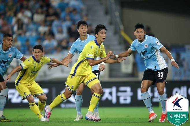 정치인(사진 맨 오른쪽). 사진=한국프로축구연맹