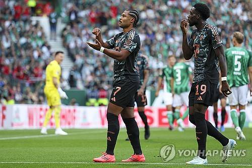 바이에른 뮌헨은 21일(한국시간) 독일 브레멘의 베저슈타디온에서 열린 베르더 브레멘과의 2024-25시즌 분데스리가 4라운드 원정 경기에서 5-0 대승을 거뒀다. 이날 김민재는 선발 풀타임을 소화하며 무실점 수비를 펼쳤다. 뮌헨은 최근 3경기에서 20골을 터트리는 엄청난 화력을 과시했다. 연합뉴스