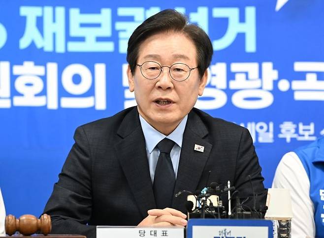 이재명 더불어민주당 대표가 10·16 영광·곡성군수 재보궐선거를 앞둔 23일 오전 민주당 장세일 전남 영광군수 재선거 후보 선거사무소에서 열린 전남 영광 현장 최고위원회의에서 모두발언을 하고 있다. ⓒ뉴시스