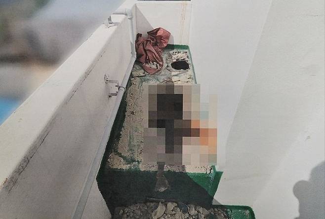 ▲ 경남 거제시 한 아파트 베란다의 사체 유기 현장 [경남경찰청]&nbsp;