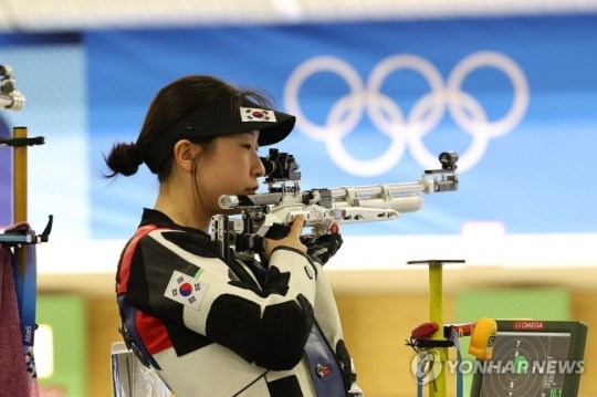 2024 파리 올림픽 여자 공기소총 금메달리스트 반효진이 조준을 하는 모습. [파리=연합뉴스]