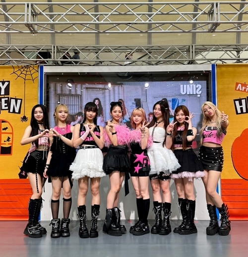 그룹 유니스(UNIS)가 일본 팬심을 단단히 홀렸다. 사진 = F&F엔터테인먼트