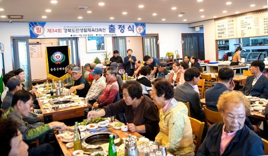 남한권 울릉군수가 '제34회 경북도민생활체육대축전 울릉군 선수단 출정식에서 격려인사를 하고 있다(울릉군 체육회 제공)