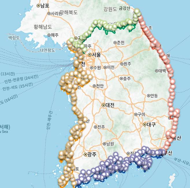 '코리아 둘레길'의 코스 지도. 남파랑길(남쪽), 해파랑길(동쪽), 서해랑길(서쪽), DMZ(디엠지) 평화의 길(북쪽). 두루누비(한국관광공사에서 운영하는 위치 기반 정보서비스)내 '코리아 둘레길' 지도 캡처