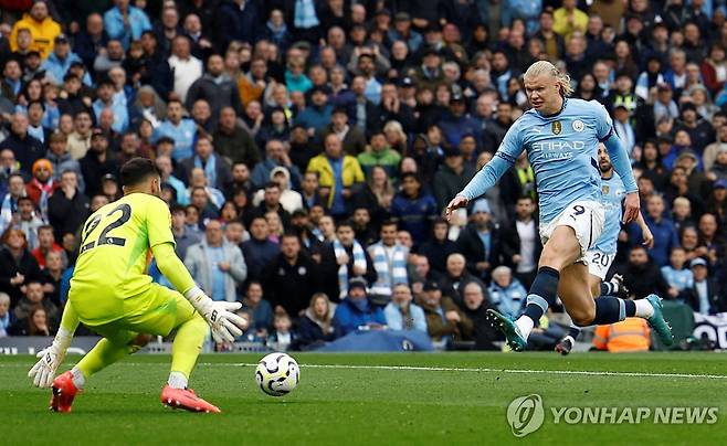 득점에 성공하는 맨시티의 엘링 홀란 [로이터=연합뉴스]