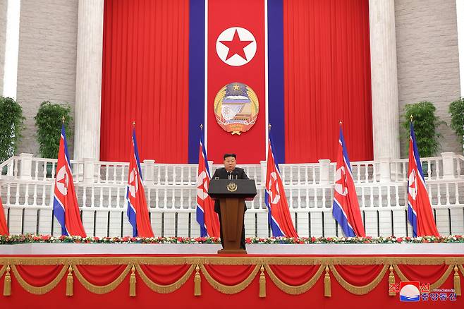 북한 김정은 국무위원장이 국경절인 9·9절 맞아 당과 정부의 지도간부들을 축하하고 금후 국가사업 방향과 관련한 중요연설을 했다고 조선중앙통신이 10일 보도했다 / 사진 = 조선중앙통신