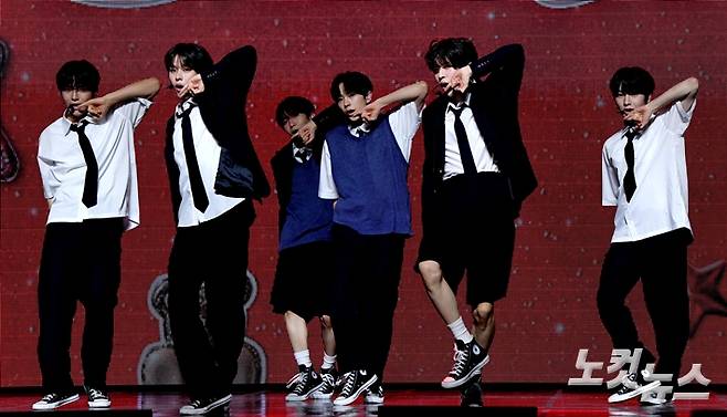 NCT 위시가 '스테디' 무대를 하는 모습. 박종민 기자