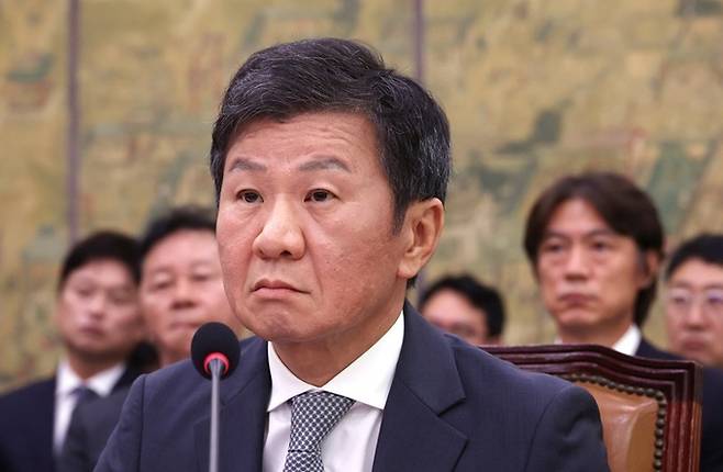 정몽규 대한축구협회장이 24일 서울 여의도 국회에서 열린 문화체육관광위원회 현안질의에서 의원들의 질문에 답하고 있다. 연합뉴스