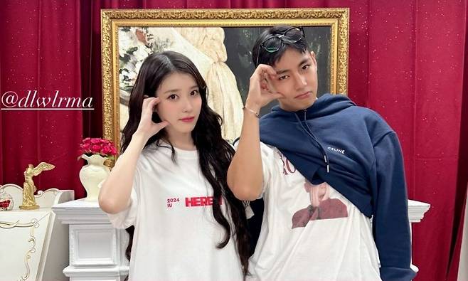 '태준·지혜는 행복합니다' 방탄소년단 뷔, 아이유 콘서트 인증샷..'훈훈한 우정'