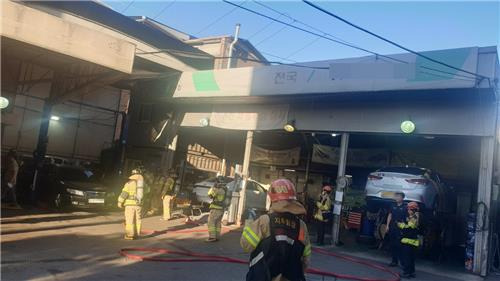 도봉구 정비소 LPG 차량 화재 현장 [서울 도봉소방서 제공. 재판매 및 DB 금지]