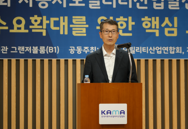 강남훈 KAIA(자동차모빌리티산업연합회) 회장은 "정부는 지난 9월 6일 전기차 화재 예방 종합대책을 발표하며, 배터리 인증제 조기 시행, 정보공개 의무화, 배터리 관리 시스템(BMS) 개선, 충전기 업그레이드 등 다양한 대응책을 추진 중"이라고 말했다./사진=한국자동차모빌리티산업협회