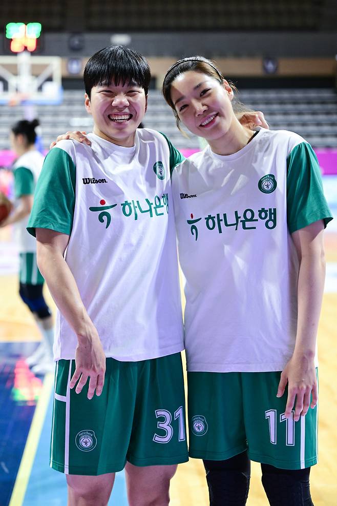 하나은행 진안과 양인영. 사진 | WKBL