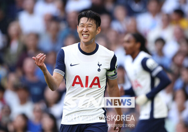 "손흥민은 이제 한계에 도달...모두가 끝났다고 생각"는 평가에 토트넘 홋스퍼 팬 커뮤니티가 분노했다. "여전히 우리의 중요한 선수다. 늘 그랬듯 자신을 향한 비판을 잠재울 것이다"고 지지했다. 사진┃게티이미지코리아