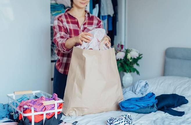 여름옷은 얇고 색이 밝아 보관할 때 특별히 주의해야 한다./사진=게티이미지뱅크