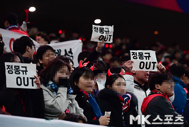 9월 5일 서울월드컵경기장에서 열린 한국과 팔레스타인의 경기에선 대한축구협회 정몽규 회장을 향한 비판 걸개와 목소리도 끊이질 않았다. 사진=김영구 기자