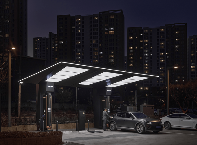 현대자동차가 별도의 조작 없이 주차만 하면 충전이 되는 '전기차 무선 충전' 기술 개발과 상용화를 강화하고 있다. /제네시스