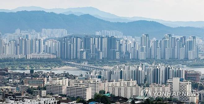 지난 18일 서울 중구 남산에서 바라본 서초구 일대 아파트. 사진=연합뉴스