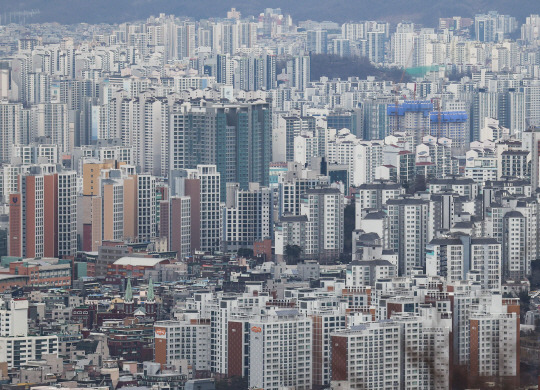 서울 남산에서 바라본 서울 시내 아파트 단지 모습. 연합뉴스