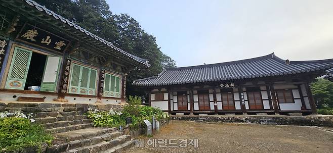 영산전과 매화당