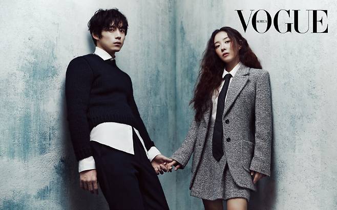 이세영, 사카구치 켄타로가 세련미 넘치는 커플 화보를 선보였다. VOGUE KOREA 제공