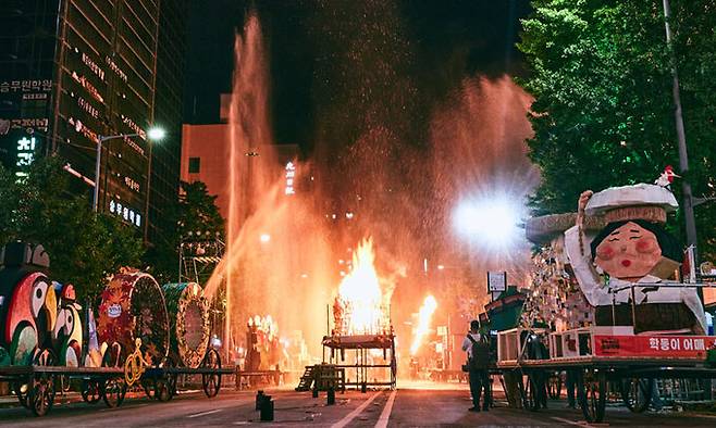 지난해 충장축제 기간에 열린 파이어아트 퍼레이드. 광주 동구 제공