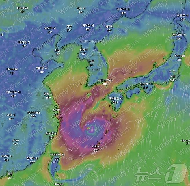 유럽중기예보센터(ECMWF)의 개천절 10월 3일 제39호 열대저압부 예측 이동 경로 ⓒ 뉴스1