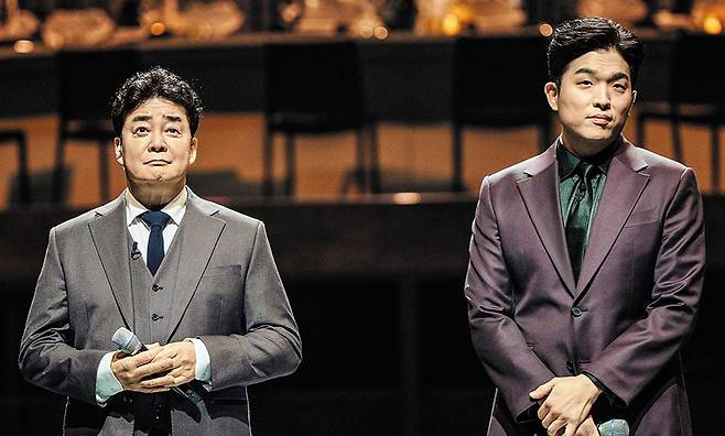 The Born Korea CEO Paik Jong-won (left) and Chef Anh Sung-jae of Mosu Seoul appear as judges on Netflix's "Culinary Class Wars." /Courtesy of Netflix