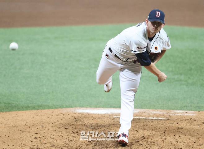 프로야구 2020 KBO 포스트시즌 두산 베어스와 kt 위즈의 플레이오프 4차전이 13일 오후 서울 고척스카이돔에서 열렸다. 7회초 플렉센이 구원등판해 공을 던지고 있다. 고척=김민규 기자 /2020.11.13/