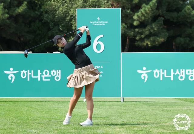 티샷을 날리고 있는 문정민. 사진 제공=KLPGA