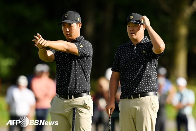 27일(한국시간) 경기를 하는 김주형(왼쪽)과 임성재.  /AFPBBNews=뉴스1