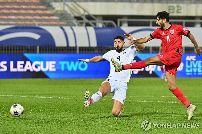 슈팅하는 요르단의 야잔 알나이마트 [AFP=연합뉴스]