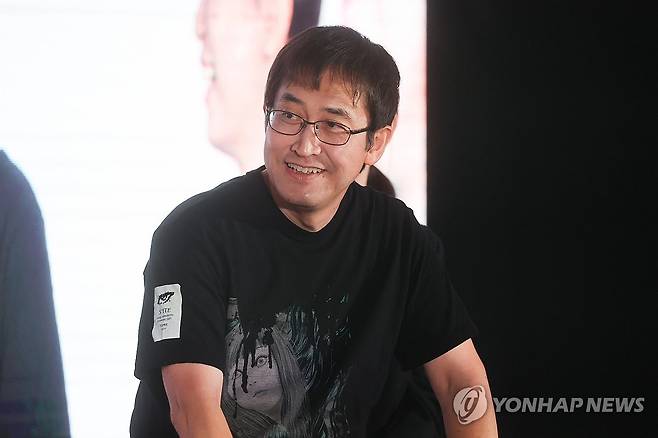 이토 준지, 첫 한국 팬미팅 (서울=연합뉴스) 류효림 기자 = 일본 공포만화 대표 작가인 이토 준지가 27일 서울 마포구 LC타워에서 열린 팬미팅에서 질문에 답하고 있다. 2024.9.27 ryousanta@yna.co.kr