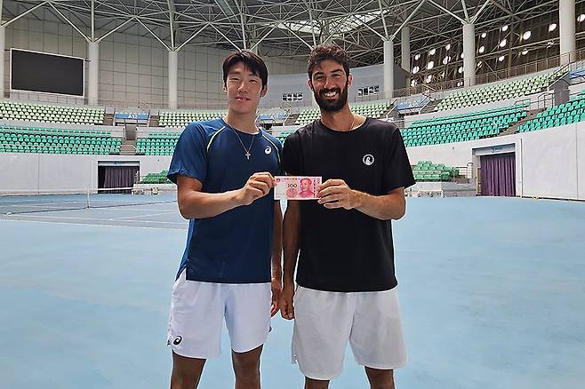 왼쪽이 신우빈 (사진/신우빈 제공)