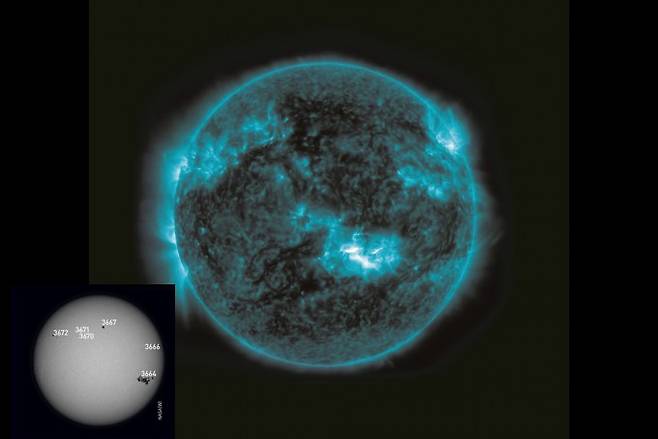 5월 8일 태양폭풍이 발생한 태양의 모습을 극자외선으로 촬영한 이미지(위). 4시 방향에 플레어가 동시다발적으로 발생한 밝은 흔적이 있다. 5월 10일 가시광선으로 촬영한 태양 광구 이미지(아래)에선 같은 위치에 흑점이 여러 개 발달한 것을 확인할 수 있다. NASA 제공