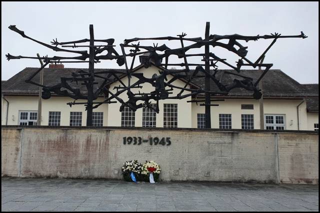 ▲ 뮌헨 북쪽 다하우(Dachau) 집단수용소의 희생자들을 추모하는 조형물. ‘수정의 밤’에 붙잡혀간 뮌헨 지역 유대인들이 이곳에 머물렀다. ⓒ김재명