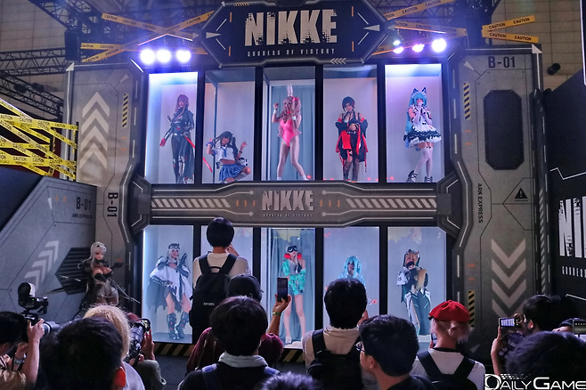 '승리의 여신: 니케'의 캐릭터 획득을 현실에서 체험할 수 있는 이벤트도 눈길을 끌었습니다.