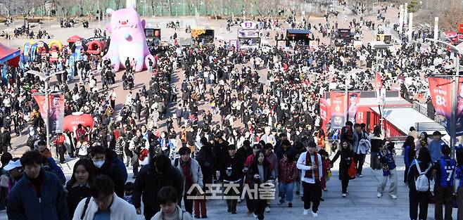 K리그1 최다 관중 신기록을 다시 작성한 FC서울.  박진업 기자 upandup@sportsseoul.com