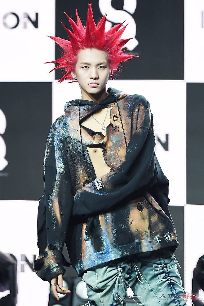 첫 번째 미니앨범 'HYPERSPACE(하이퍼스페이스)' 발매 기념 쇼케이스에 참석한 그룹 다이몬(DXMON) 조. ⓒ이혜영 기자 lhy@hankooki.com