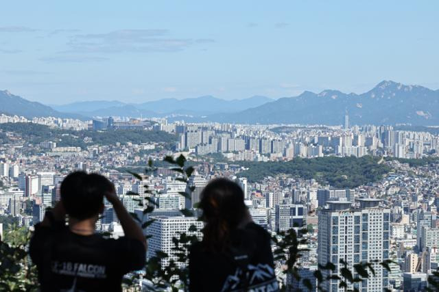 서울 중구 남산에서 바라본 아파트 단지. 뉴시스