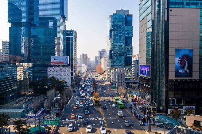 대형 업무, 상업시설과 고급 오피스텔이 자리한 강남역 일대 모습. 사진=서울시