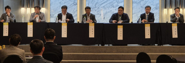 서울경제신문이 한국국방우주학회·한국항공우주산업진흥협회·한국우주기술진흥협회와 함께 26일 부산 코모도호텔에서 마련힌 국방우주 발전을 위한 정책토론회에서 참석자들이 제언을 쏟아내고 있다. 사진 제공=국방우주학회