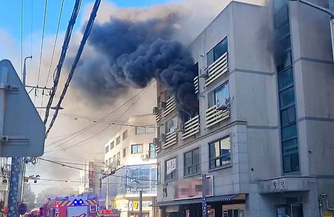 충남 서산 다세대주택 화재 현장 [독자 제공. 재판매 및 DB 금지]