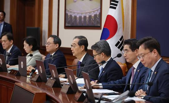 한덕수 국무총리가 30일 오전 서울 종로구 정부서울청사에서 열린 국무회의에 참석해 발언하고 있다. 사진=뉴시스