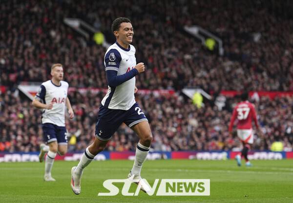 득점 후 환호하는 브레넌 존슨. 사진┃뉴시스/AP