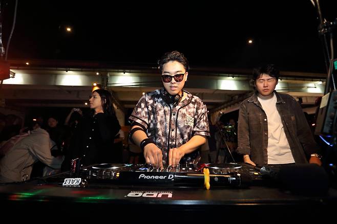 Ha Seung-min, also known as DJ Lify, plays during a silent disco at Banpo Hangang Park on Sept. 22. (Silent Disco Korea)