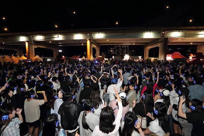 The Silent Disco party held at Banpo Hangang Park on Sept. 22 (Silent Disco Korea)