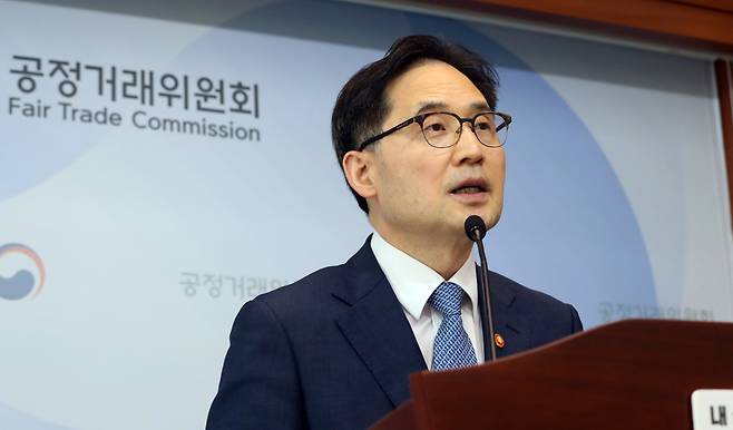 (세종=뉴스1) 김기남 기자 = 한기정 공정거래위원장이 9일 오후 세종시 정부세종청사에서 열린 플랫폼 공정경쟁 촉진 및 티몬 · 위메프 사태 재발방지를 위한 입법 방향에 대한 당정협의 최종 내용을 발표하고 있다.2024.9.9/뉴스1