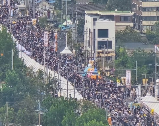 지난 28일 대전 동구 소제동에서 열린 '2024 대전 빵축제'에 몰린 인파. [X 캡처]